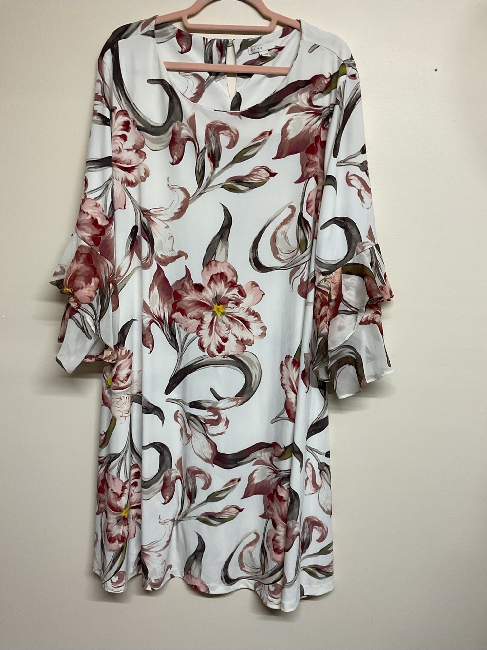 Floral Bell-Sleeve Shift Dress in White and Rose